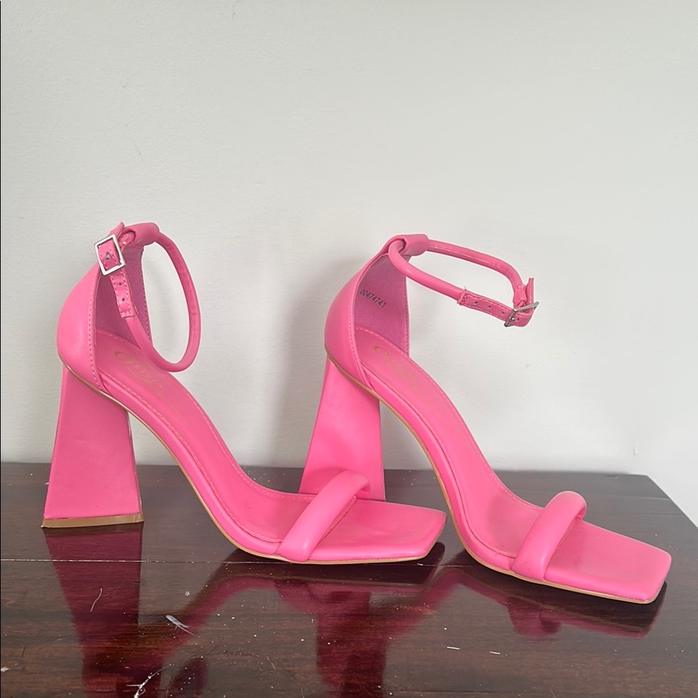 Like New Pink Strap Heel Size 8